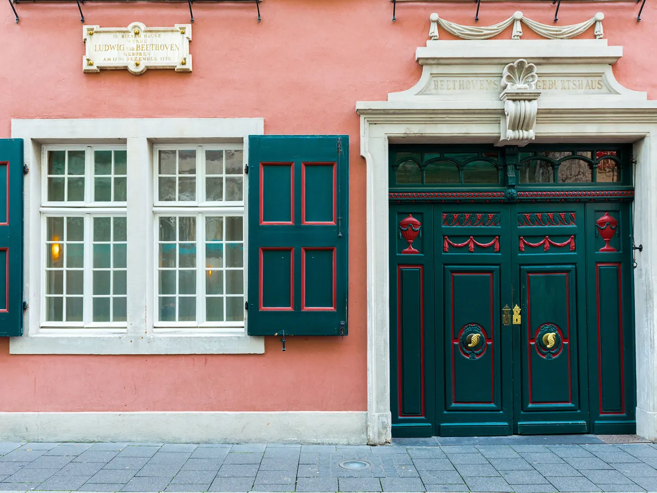 8034-iStock-no-limit-pictures-beethoven-haus-bonn-sehenswuerdigkeiten